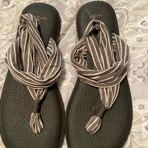 Sanuk Yoga Sandals - Picture 1 of 3